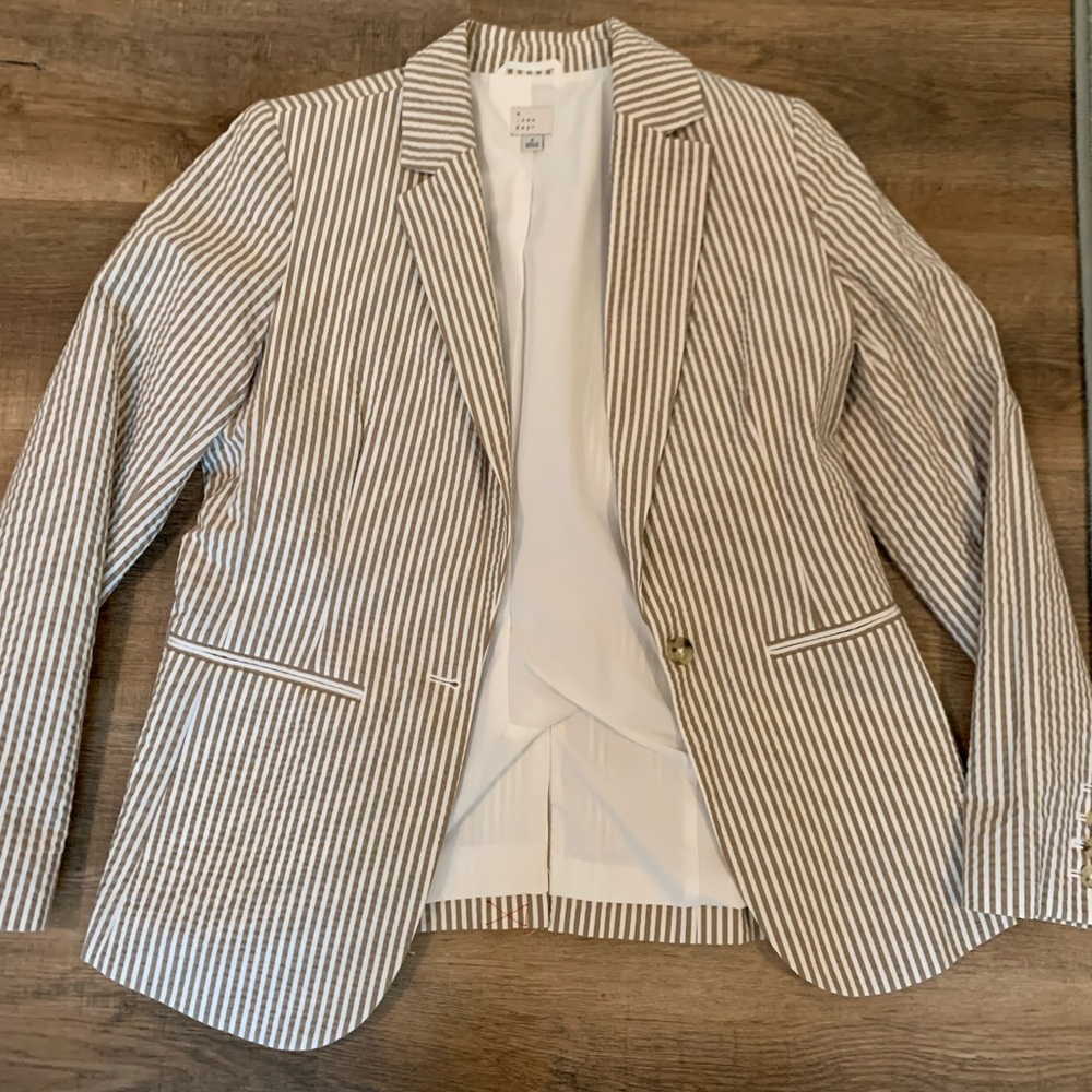 A New Day Blazer | White & Tan Seersucker Material | Size 8 | NWOT